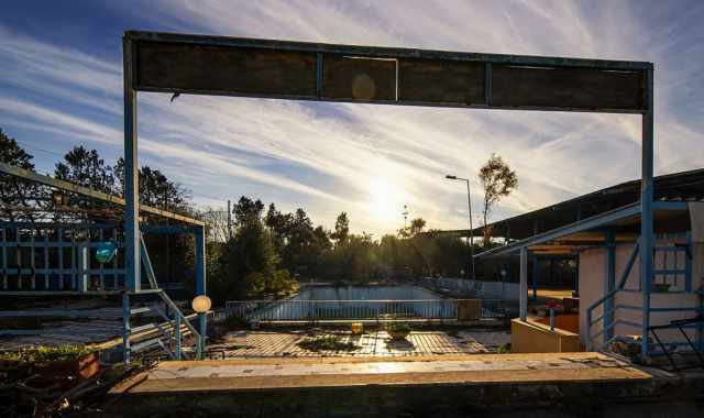 Due piste da ballo, una pizzeria e cinque piscine: viaggio tra i resti del Vivaldi Club di Bari